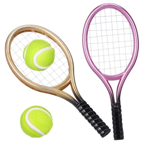GALPADA 2Sätze Tennisschläger Und Bälle Modell Mini Ornament Für Puppenhaus Und DIY Projekte Zufällige Farbe Als Tennis Zubehör Und Mitgebsel von GALPADA