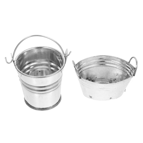 GARIOUANS 2 Stück Mini Metall Eimer Set mit Griff Miniatur Puppenhaus Zubehör Robuste Kleine Deko Eimer aus Metall Geeignet für DIY Basteln und Kreativität GARIOUANS 2 Stück Mini Metall Eimer Set mit Griff Miniatur Puppenhaus Zubehör Robuste Kleine Deko Eimer aus Metall Geeignet für DIY Basteln und Kreativität von GARIOUANS