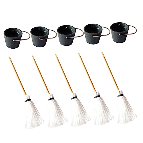 GARIOUANS 5 Sätze Simulierte Eimer -MOP -Kombination Miniaturhauszubehör handgemachte Puppe DIY Haushaltswerkzeugzubehör Cooles Mini -Zeug Mini Dollhouse Models Kit Puppenhaus Mops Eisen von GARIOUANS