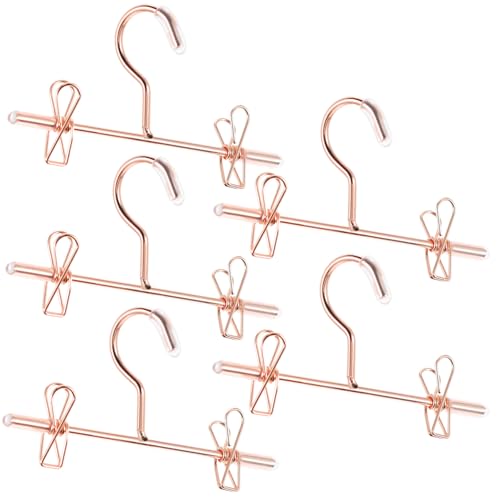 GETAJGHSD 5 Stück Teiliges Mini Puppenkleiderbügel aus Metall Rosegoldfarbene Miniatur Kleiderbügel für Puppenkleidung Dekorative Kleine Aufbewahrung für Puppenoutfits GETAJGHSD 5 Stück Teiliges Mini Puppenkleiderbügel aus Metall Rosegoldfarbene Miniatur Kleiderbügel für Puppenkleidung Dekorative Kleine Aufbewahrung für Puppenoutfits von GETAJGHSD