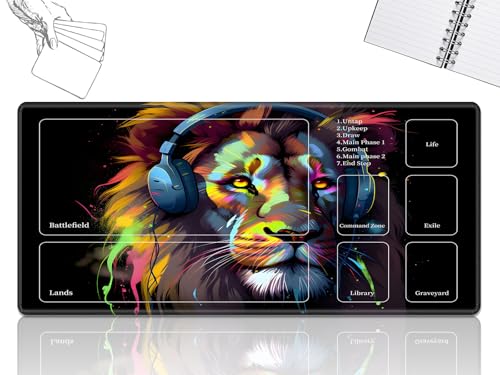 Playmat für MTG-Karten Spielmatte mit rutschfester Gummiunterseite, genähte Feldregeln, Zonen, Spielmatte, Schreibtischmatten mit Löwe mit Kopfhörern, Größe 61 x 35,6 cm, Mauspad für MTG TCG Playmat für MTG-Karten Spielmatte mit rutschfester Gummiunterseite, genähte Feldregeln, Zonen, Spielmatte, Schreibtischmatten mit Löwe mit Kopfhörern, Größe 61 x 35,6 cm, Mauspad für MTG TCG von GFRGTFHYT