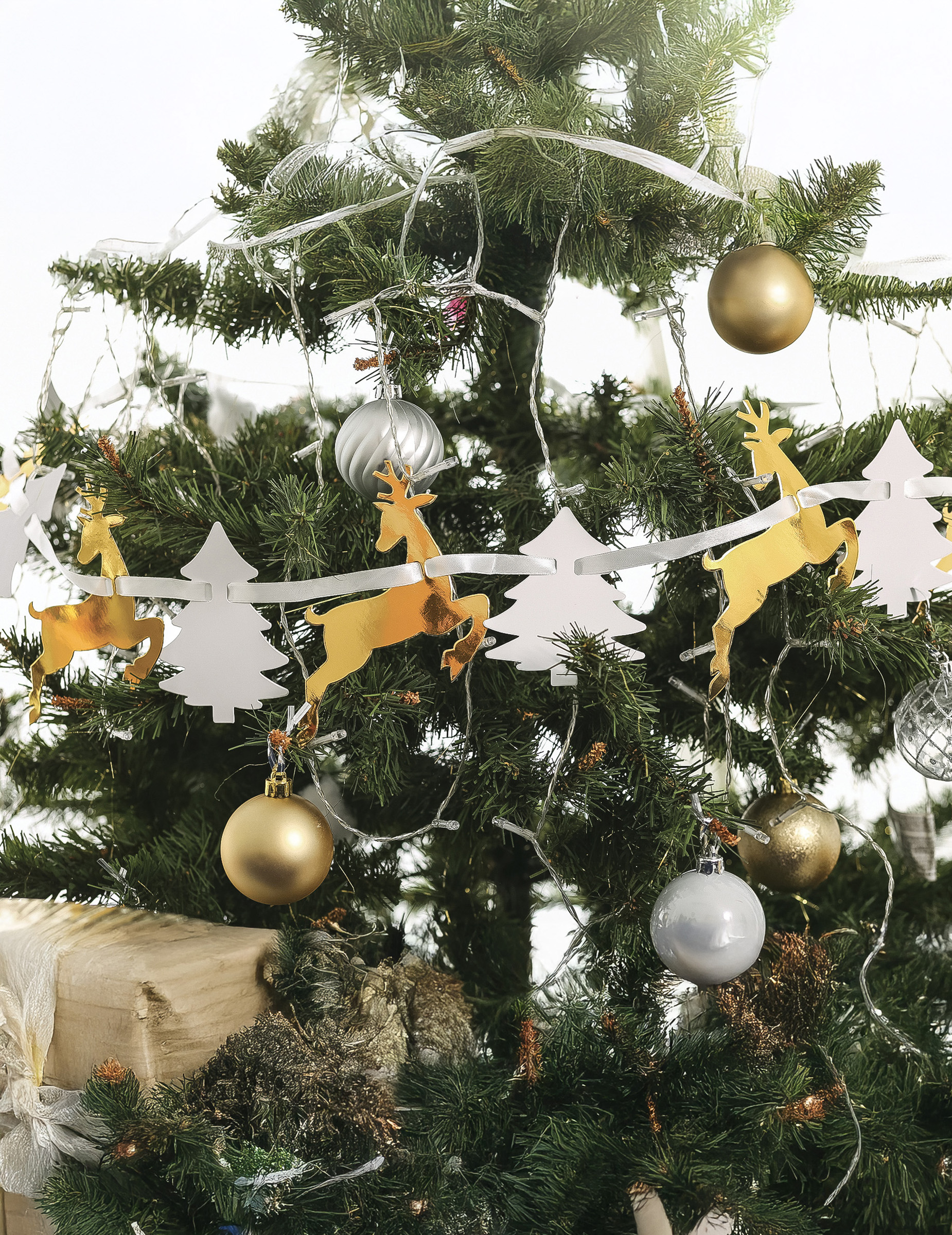 Weihnachts-Girlande Tannen + Rentiere Weiß-Gold 3m Karton Weihnachts-Girlande Tannen + Rentiere Weiß-Gold 3m Karton von GIVI ITALIA SRL