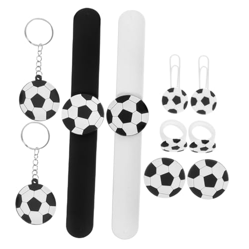 GLEAVI 10Stücke Teiliges Fußball Partyset für Lesezeichen Ringe Anstecknadeln Schlüsselanhänger Vielseitige Dekoration für Fußballgeburtstagsfeiern Spaßige Mitgebsel für Unvergessliche von GLEAVI
