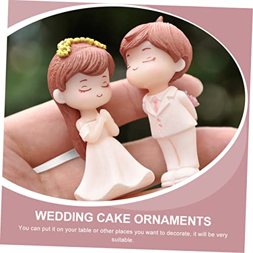 GLEAVI 2 Paare Niedliche Cartoon Brautpaar Figuren Hochzeitstorten Deko Strapazierfähige Farbechte Hochzeitsdeko Figuren Romantische Tischdekoration für Valentinstag und von GLEAVI
