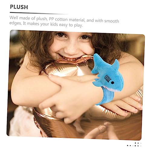 GLEAVI 3 Stück Plüsch Hai Slap Armbänder für Weiche Tierförmige Wristbands Leichte Partygeschenke Bequem Tragbar Anlegen Geeignet für Halloween und Geburtstage GLEAVI 3 Stück Plüsch Hai Slap Armbänder für Weiche Tierförmige Wristbands Leichte Partygeschenke Bequem Tragbar Anlegen Geeignet für Halloween und Geburtstage von GLEAVI