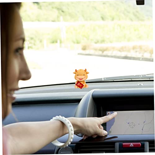 GLEAVI Adorable Kalb Auto Deko Wackelfigur Harzfigur Gelb Ox Jahr Auto Armaturenbrett Ornament Niedliches Kalb Design Büro von GLEAVI