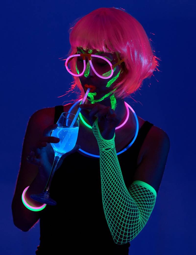 Party Zubehör UV leuchtende Partybox 80-teilig bunt von PTIT CLOWN