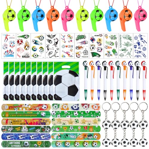 62 Pcs Fußball Party Mitgebsel, Fußball Geschenke Set Kindergeburtstag für Junge Mädchen, Fussball Deko Geburtstag Kinder, Fußball Schlüsselanhänger, Kugelschreiber, Armband, Tattoos, Trillerpfeife von GUBOOM