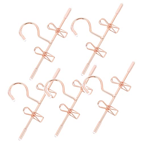 Garneck 5 Stück Mini Puppenkleiderbügel aus Metall Praktische Kleideraufhänger für Puppenbekleidung für Puppenschränke und Mini Häuser Roségold Garneck 5 Stück Mini Puppenkleiderbügel aus Metall Praktische Kleideraufhänger für Puppenbekleidung für Puppenschränke und Mini Häuser Roségold von Garneck