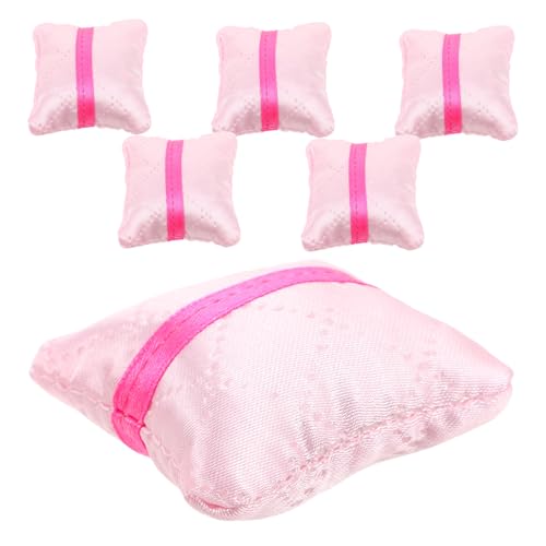Garneck 6 Stück Puppenhausmöbel Spielzeugkissen Niedliche Kissen puppenzubehör Kissen bunt Puppenhaus Einrichtung Miniatur-Wurfkissen Puppe Dekokissen Mini-Kissen Zierkissen Plastik Rosa Garneck 6 Stück Puppenhausmöbel Spielzeugkissen Niedliche Kissen puppenzubehör Kissen bunt Puppenhaus Einrichtung Miniatur-Wurfkissen Puppe Dekokissen Mini-Kissen Zierkissen Plastik Rosa von Garneck