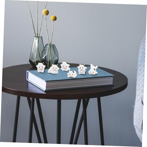 Garneck 6 Stück Teiliges Mini Kuh Figuren aus Kunstharz Realistische Micro Landschaft Deko Kreative Tischdeko für Garten Desktop Geschenkidee Garneck 6 Stück Teiliges Mini Kuh Figuren aus Kunstharz Realistische Micro Landschaft Deko Kreative Tischdeko für Garten Desktop Geschenkidee von Garneck