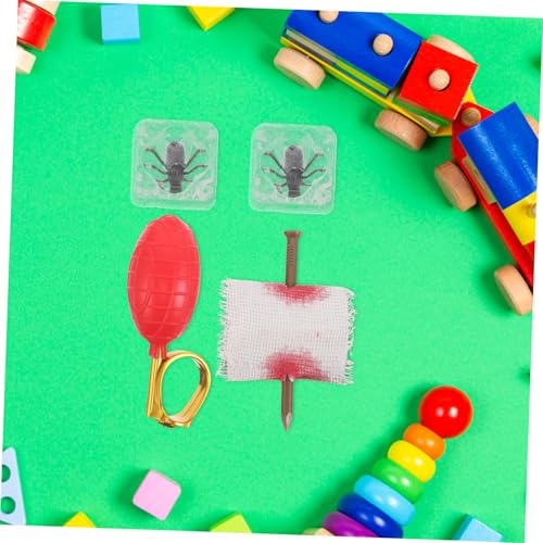 Gatuida 4 Stück Teiliges Halloween Prank Set mit Realistischen Insekteneiswürfeln Wassersprüh Ringen und Nagel durch Finger Gruselige Scherzartikel für April Partys Gatuida 4 Stück Teiliges Halloween Prank Set mit Realistischen Insekteneiswürfeln Wassersprüh Ringen und Nagel durch Finger Gruselige Scherzartikel für April Partys von Gatuida