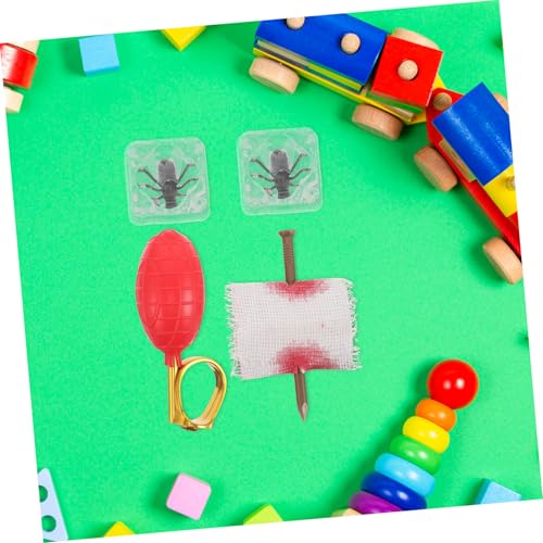 Gatuida 4 Stück Teiliges Halloween Scherzset mit Realistischen Insekteneiswürfeln Wasser Spritzring und Nägeln durch Finger Tragbare Party Spielzeuge für Halloween und Aprilscherze von Gatuida