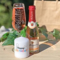 Geschenkset "Mama": graviertes Sektglas, Rotkäppchen rosè & Kerze von Geburtstagsfee