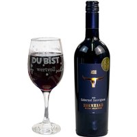 Rotwein Geschenkset "Du bist" mit graviertem Weinglas von Geburtstagsfee