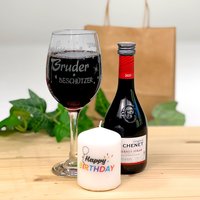 Wein-Geschenkset "Bruder": graviertes Weinglas, Rotwein & Kerze Wein-Geschenkset "Bruder": graviertes Weinglas, Rotwein & Kerze von Geburtstagsfee