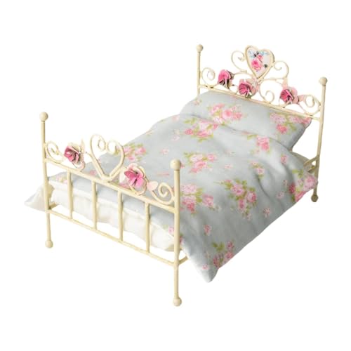 Generic 1:12 Eisenbett mit Matratze, Einzelbett, Mini Retro Bett, Kleines Bett für Möbel, Rollenspiele, Blumenbettwäsche Generic 1:12 Eisenbett mit Matratze, Einzelbett, Mini Retro Bett, Kleines Bett für Möbel, Rollenspiele, Blumenbettwäsche von Generic