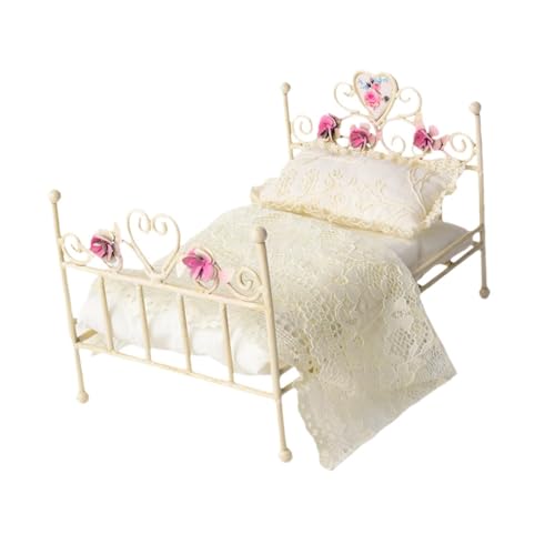 Generic 1:12 Eisenbett mit Matratze, Einzelbett, Mini Retro Bett, Kleines Bett für Möbel, Rollenspiele, Spitzenbettwäsche Generic 1:12 Eisenbett mit Matratze, Einzelbett, Mini Retro Bett, Kleines Bett für Möbel, Rollenspiele, Spitzenbettwäsche von Generic