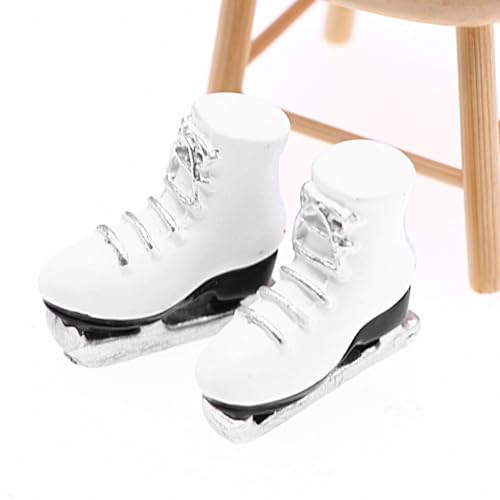 Puppe Schlittschuhe - Miniaturrollschuhe, Harz Skates Zubehör | Langlebige realistische Playhouse Winter Sports Collection, White BJD Puppenschuhe für Display Shelf Dekor Puppe Schlittschuhe - Miniaturrollschuhe, Harz Skates Zubehör | Langlebige realistische Playhouse Winter Sports Collection, White BJD Puppenschuhe für Display Shelf Dekor von Generic
