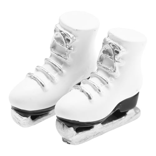 Puppenrollschuhe - weiße Eislaufschuhe, realistische Miniaturpuppen -Sportschuhe | 1:12 Rollenschuhe im Maßstab, Accessoires für Winterpuppenhaus, niedliche Skating -Ausrüstung für Kinder Rollenspiele Puppenrollschuhe - weiße Eislaufschuhe, realistische Miniaturpuppen -Sportschuhe | 1:12 Rollenschuhe im Maßstab, Accessoires für Winterpuppenhaus, niedliche Skating -Ausrüstung für Kinder Rollenspiele von Generic