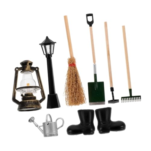 8 Stück Detailgetreue Rechen Lampe Gießkanne Besen und Gummistiefel für Kreative Garten Dekoration und Interaktives von Generisch