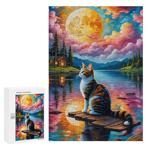 Eine Katze sitzt auf einem Holzbrett an einem ruhigen See unter einem bunten Himmel. Klassisches Holzpuzzle für Erwachsene mit 300 Teilen Eine Katze sitzt auf einem Holzbrett an einem ruhigen See unter einem bunten Himmel. Klassisches Holzpuzzle für Erwachsene mit 300 Teilen von Generisch