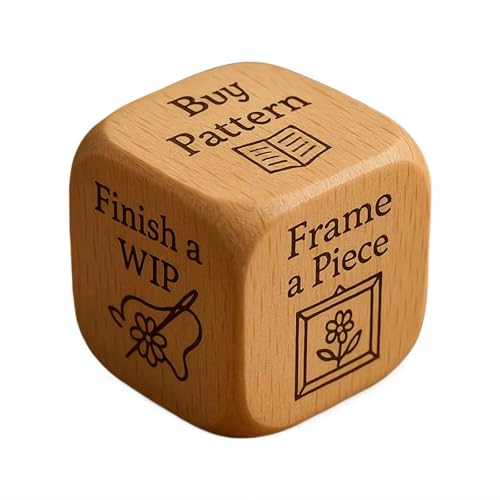 Entscheidungswürfel aus Holz mit 6 gravierten Quiltaufgaben, Enthusiasten, kreatives Werkzeug für Quilt-Projekte, handgefertigtes lustiges Nähgeschenk für Quilter, Näher und Bastelliebhaber (Stickerei von Generisch