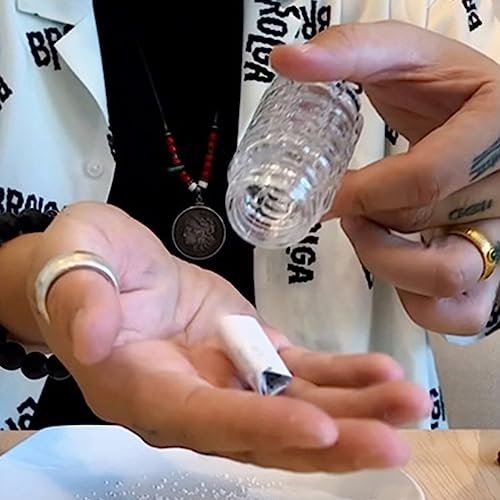 Salzstreuer, Wundertricks, gefalteter Geldschein, in versiegeltes Glas, Salzstreuer, Nahaufnahme, Illusionen, Gimmicks, Mentalismus-Requisiten Salzstreuer, Wundertricks, gefalteter Geldschein, in versiegeltes Glas, Salzstreuer, Nahaufnahme, Illusionen, Gimmicks, Mentalismus-Requisiten von Generisch