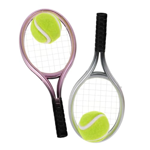 Gogogmee 2 Sätze Miniatur Tennis Set Set Miniatur Tennisschläger mit Ball für Puppenhaus Deko Mini Sport Zubehör Realistisch Leicht Tragbar Vielseitig für Spiel und DIY Party Ornamente Gogogmee 2 Sätze Miniatur Tennis Set Set Miniatur Tennisschläger mit Ball für Puppenhaus Deko Mini Sport Zubehör Realistisch Leicht Tragbar Vielseitig für Spiel und DIY Party Ornamente von Gogogmee