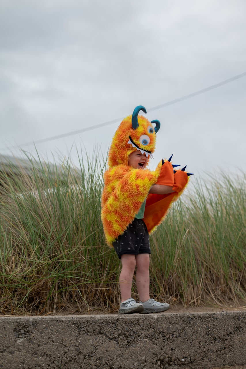 Giggle das Monster Cape – Bunter Kinder-Umhang mit Kulleraugen & Krallen Giggle das Monster Cape – Bunter Kinder-Umhang mit Kulleraugen & Krallen von Great Pretenders