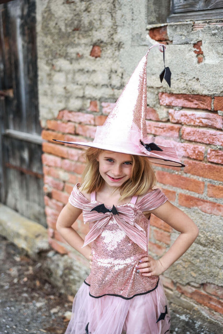 Glamouröses Hexenkleid für Kinder – Altrosa mit Hexenhut, für 5-6 Jahre Glamouröses Hexenkleid für Kinder – Altrosa mit Hexenhut, für 5-6 Jahre von Great Pretenders