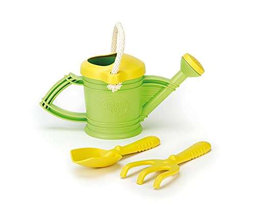 Green Toys 8601111 Giesskanne inkl. Harke und Schaufel, Spielzeug für Garten, Sandkasten und Strand, nachhaltiges Spiel-Set für Kinder ab 18 Monaten von Green Toys