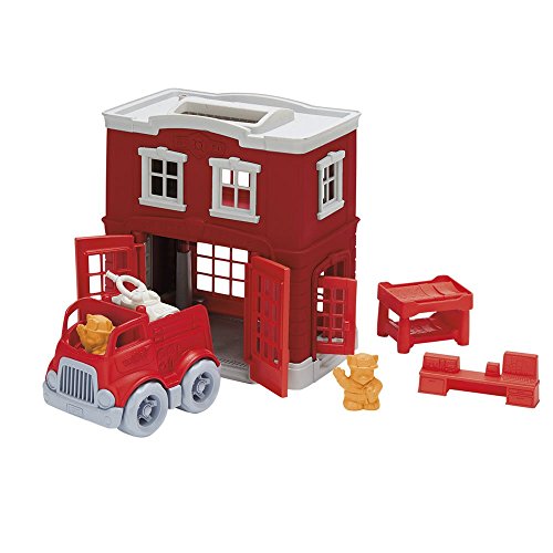 Green Toys 8601156, Spiel-Set Feuerwache mit Feuerwehrauto und 2 Figuren, für Kinder ab 24 Monaten, 8-teilig von Green Toys