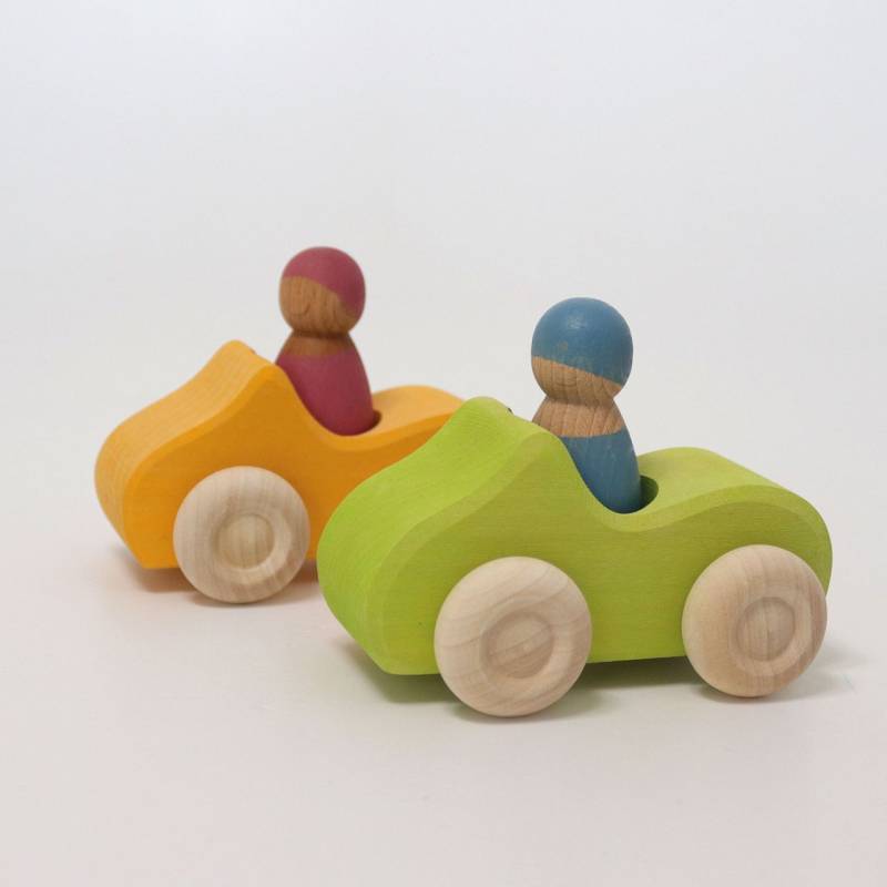 Grimms kleines Cabrio mit Holzfigur. von Grimm´s