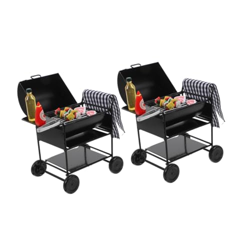 HANABASS 2 Sätze Miniatur Puppenhaus BBQ Grill aus Schwarzem Metall Detailgetreues Outdoor Simulationsmodell mit Essen Robustes Grillzubehör für Rollenspiele und Küchendekoration von HANABASS
