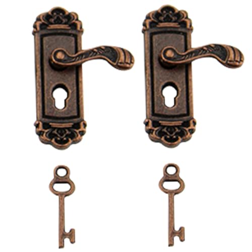 HDBHSBE Miniatur -Türgriff mit Mini -Schlüssel 2 Sets 1:12 Dollhouse Door Klopfer Metall Miniaturknöpfe für Puppenhauszubehör Mini Möbelzubehör Bronze Möbel Set HDBHSBE Miniatur -Türgriff mit Mini -Schlüssel 2 Sets 1:12 Dollhouse Door Klopfer Metall Miniaturknöpfe für Puppenhauszubehör Mini Möbelzubehör Bronze Möbel Set von HDBHSBE