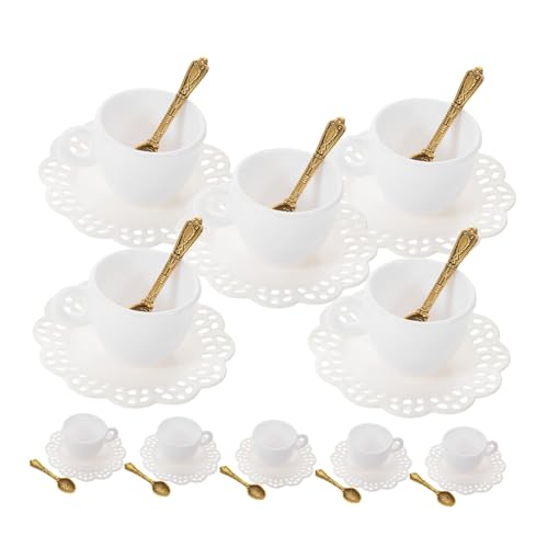 HEALSOPTHY 10 Sets Realistische Mini-kaffeetassen-Modelle, Puppenhaus-Becher Aus Kunststoff, Weiße Teetassen Mit Untertassen Und Metalllöffeln, Set Für Kinder, Rollenspiele, von HEALSOPTHY