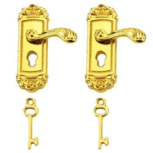 HEKARBAMILL Miniatur -Türgriff mit Mini -Schlüssel 2 Sets 1:12 Dollhouse Türklopfer Metall Miniatur -Türknöpfe Goldene Puppenhausartikel von HEKARBAMILL