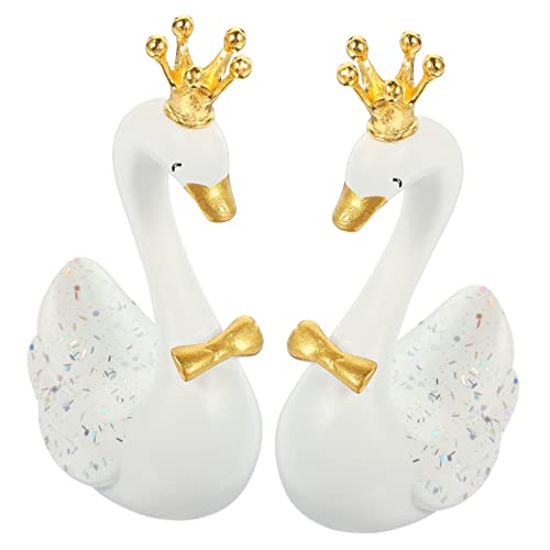 HEMOTON 2 Stück Süße Figuren aus Resin Tortenstecker für Geburtstagsfeiern Hochzeiten und Feiertage Romantische Deko für Kuchen und Desserts Weiße Krone von HEMOTON