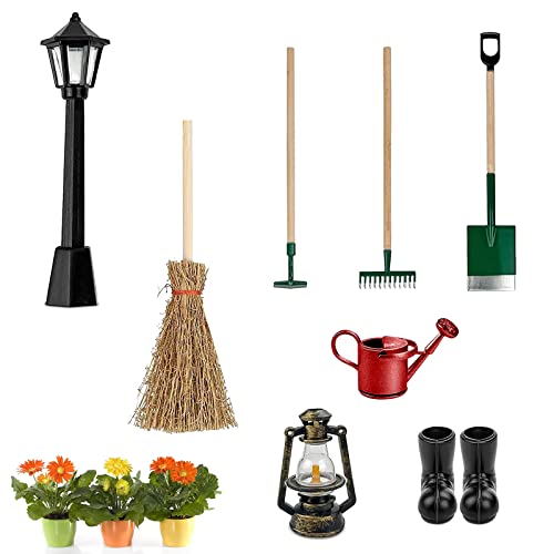 HENGBIRD Miniatur Puppenhaus Gartengeräte Set 8 Stück,Mit Straßenlampe,Kehrbesen,Spaten,Stößel,Rechen,Gießkanne,Gummistiefel,Öllampe,Gartengeräte Mikrolandschaft,Mini-Ornament Garten Möbel von HENGBIRD