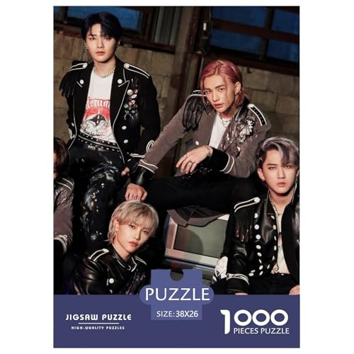 Stray Kids Puzzle 1000-teilige Schwer Puzzle Spielzeug Lernspiel Impossible Star Herausforderung Spielzeug Für Erwachsene Und Kinder in Bewährter 38x26cm/1000pcs Stray Kids Puzzle 1000-teilige Schwer Puzzle Spielzeug Lernspiel Impossible Star Herausforderung Spielzeug Für Erwachsene Und Kinder in Bewährter 38x26cm/1000pcs von HESHS