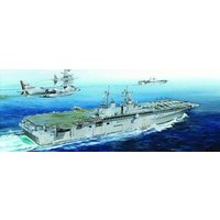 HOBBY BOSS 083405 1:700 LHD-4 USS Boxer HOBBY BOSS 083405 1:700 LHD-4 USS Boxer von HOBBY BOSS