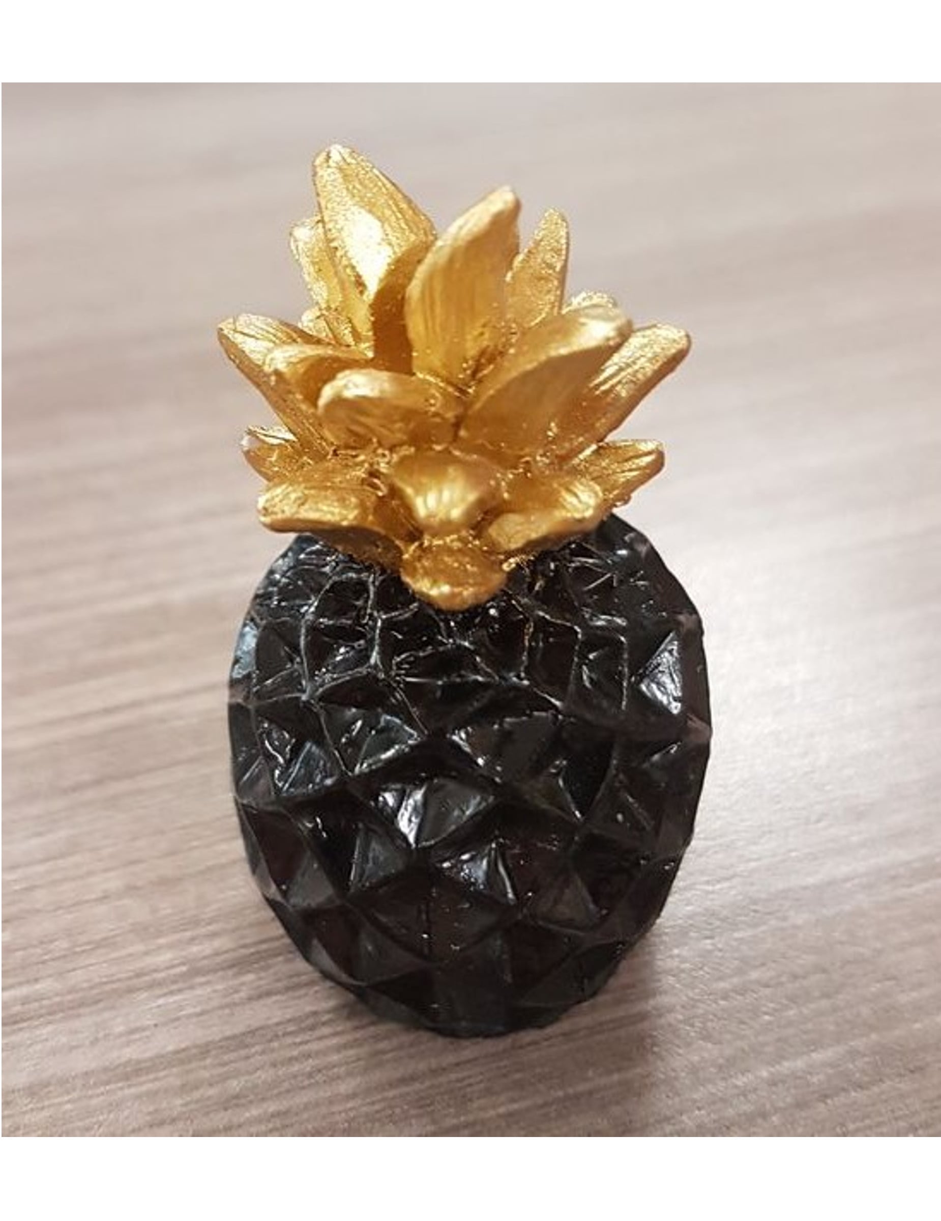 Tischkartenhalter Ananas Schwarz-Gold Polyresin 5,5cm Tropen-Deko Tischkartenhalter Ananas Schwarz-Gold Polyresin 5,5cm Tropen-Deko von HOBI
