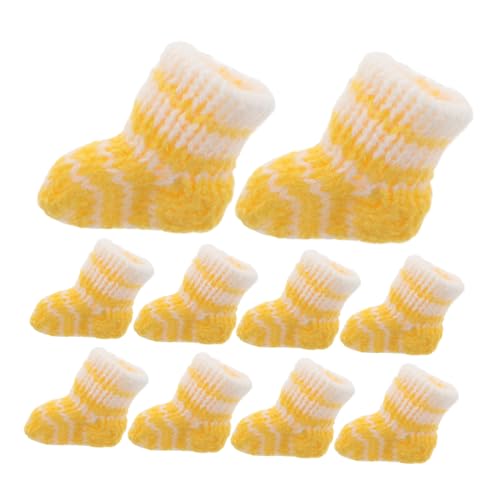 HONITANO 10 Stück Teiliges Mini Puppensocken Weiß Gelb Gestrickt Warm und Niedlich Puppenhaus Zubehör für DIY Puppenkleidung und Weihnachtsdeko von HONITANO