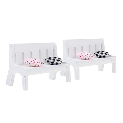 HONITANO 2 Sätze Miniatur Dekorative Miniatur Möbel Bänke mit Kissen Weiß für Puppenhaus Realistische Kleine Möbel Dekoration für Desktop und Landschaft von HONITANO