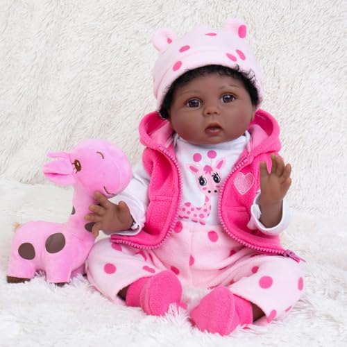 HUYRP Reborn Baby Doll 22 inches 55cm Schwarzes Gelocktes Haar und Offene Augen, Stoffkörper, Lebensechte Baby Doll Geschenk- & Zubehörset, Vinyl, Alter 3+ von HUYRP
