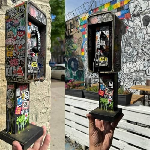 Miniatur-Münztelefon im Maßstab 1:12 für Actionfiguren, Hommage an die Geschichte der amerikanischen Münztelefone, Vintage-Graffiti-Münztelefon-Modell, Urbane Straßendekoration (14 INCH) von Hadghdf