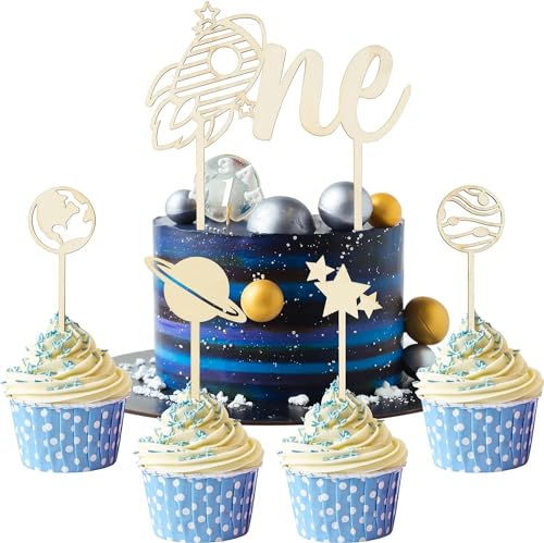 Haooryx 5-teiliges Weltraum Holz ONE Cake Toppers - Rakete Sterne Planeten Für 1. Geburtstag Babyparty Weltraum-Party Kindergeburtstag Hochwertige Materialien Kreative Design Beliebte Partydekoration Haooryx 5-teiliges Weltraum Holz ONE Cake Toppers - Rakete Sterne Planeten Für 1. Geburtstag Babyparty Weltraum-Party Kindergeburtstag Hochwertige Materialien Kreative Design Beliebte Partydekoration von Haooryx