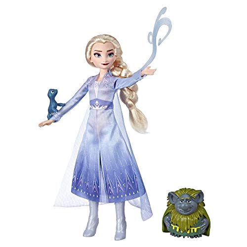 Disney Frozen Fashion Doll In Travel Outfit With Pabbie And Salamander Figures (Multicolor) von Hasbro