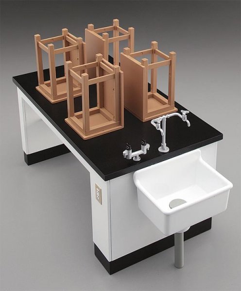 Science Room Desk & Chai Science Room Desk & Chai von Hasegawa